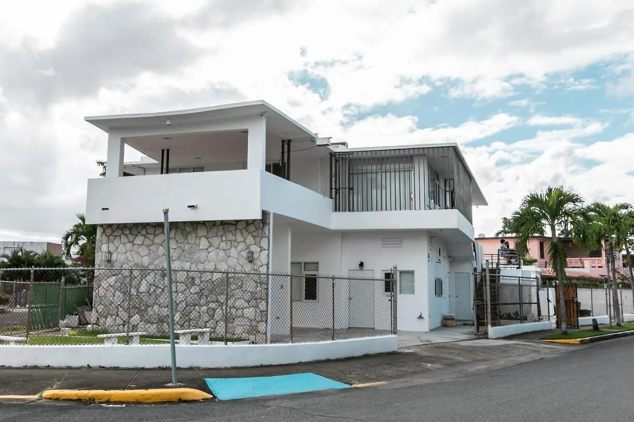 ホテルBeach House サンジョアン ゲストハウス