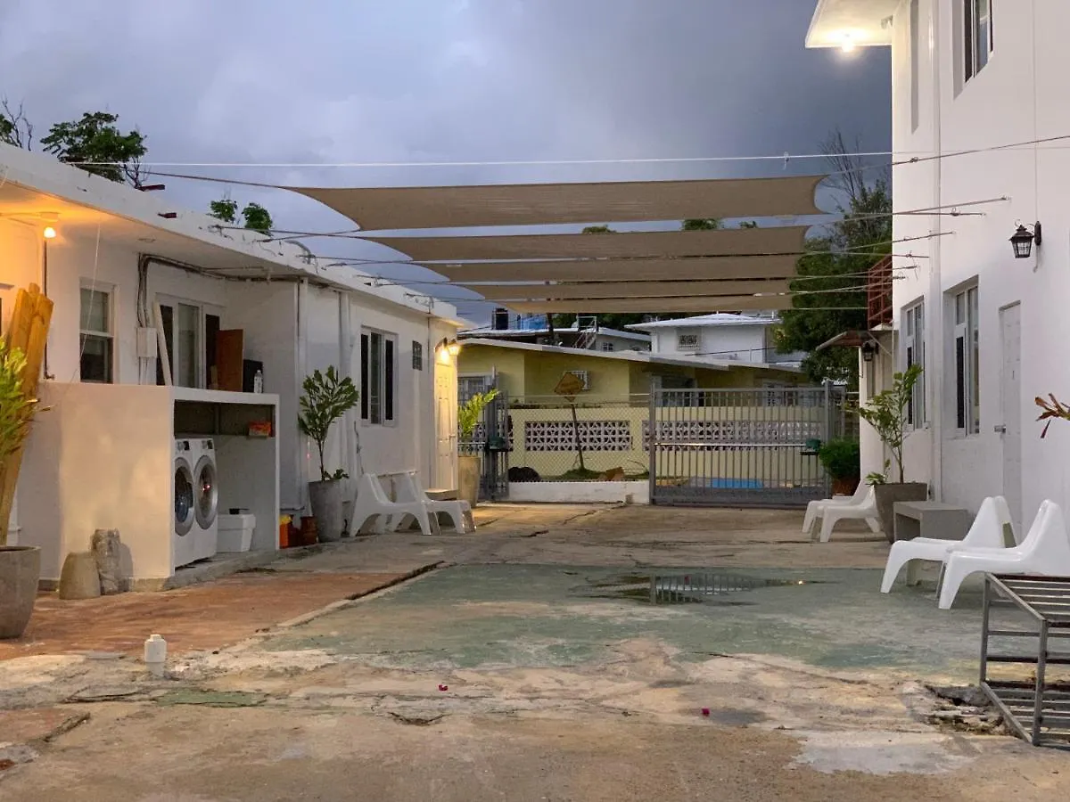 ホテルBeach House サンジョアン ゲストハウス
